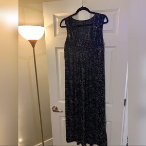 5: Daisy Fuentes Maxi dress